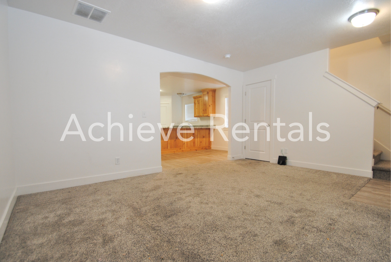 482 N 2650 W #9 - Photo 3 of 12