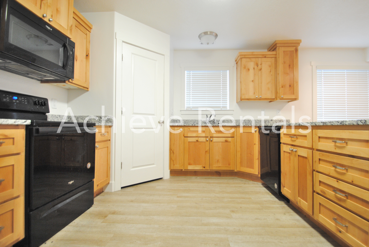 482 N 2650 W #9 - Photo 4 of 12
