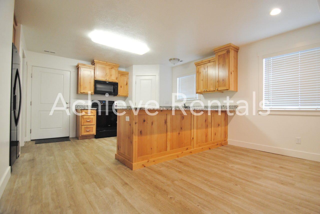 482 N 2650 W #9 - Photo 5 of 12