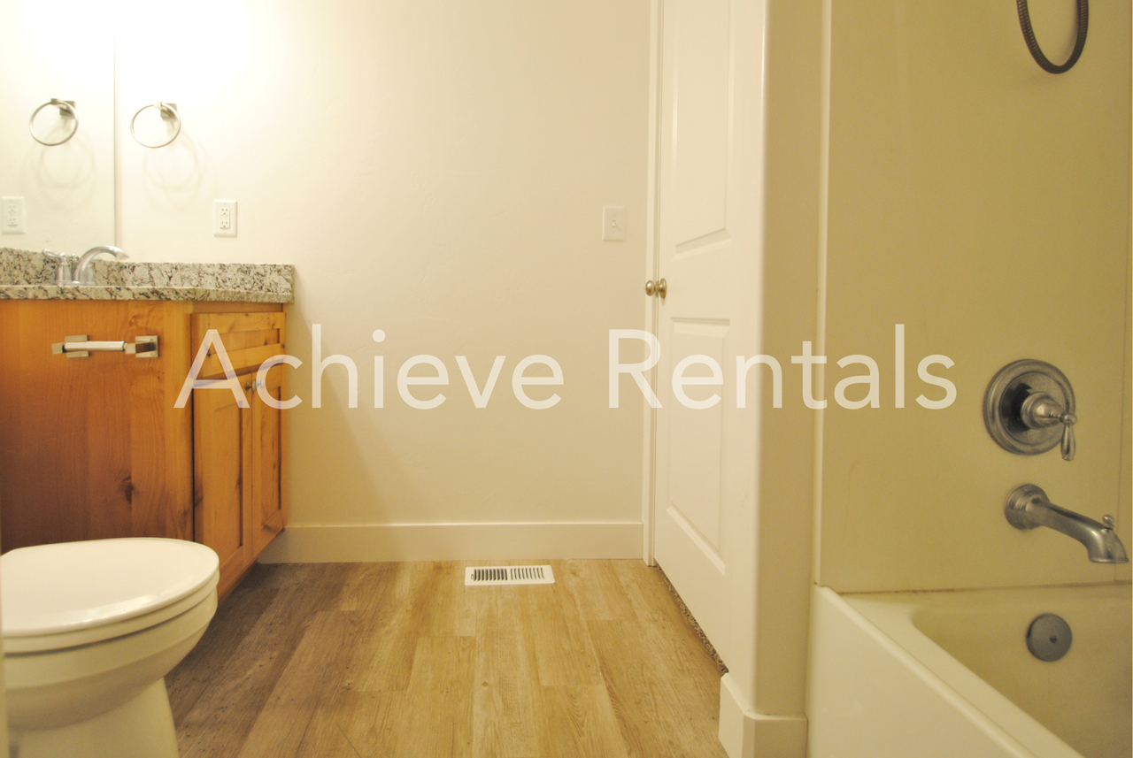 482 N 2650 W #9 - Photo 7 of 12