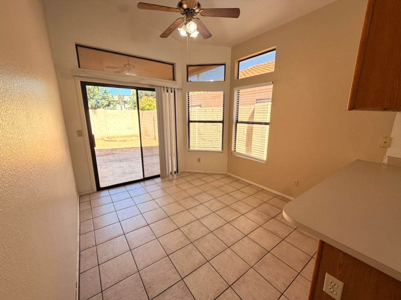 330 N Cottonwood Dr - Photo 5 of 23