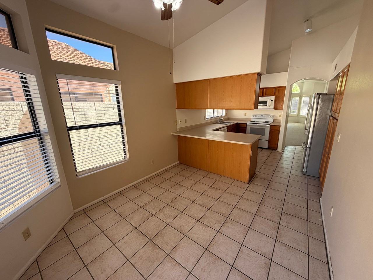 330 N Cottonwood Dr - Photo 6 of 23