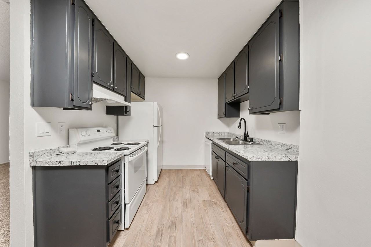3800 Lily St - Photo 2 of 10