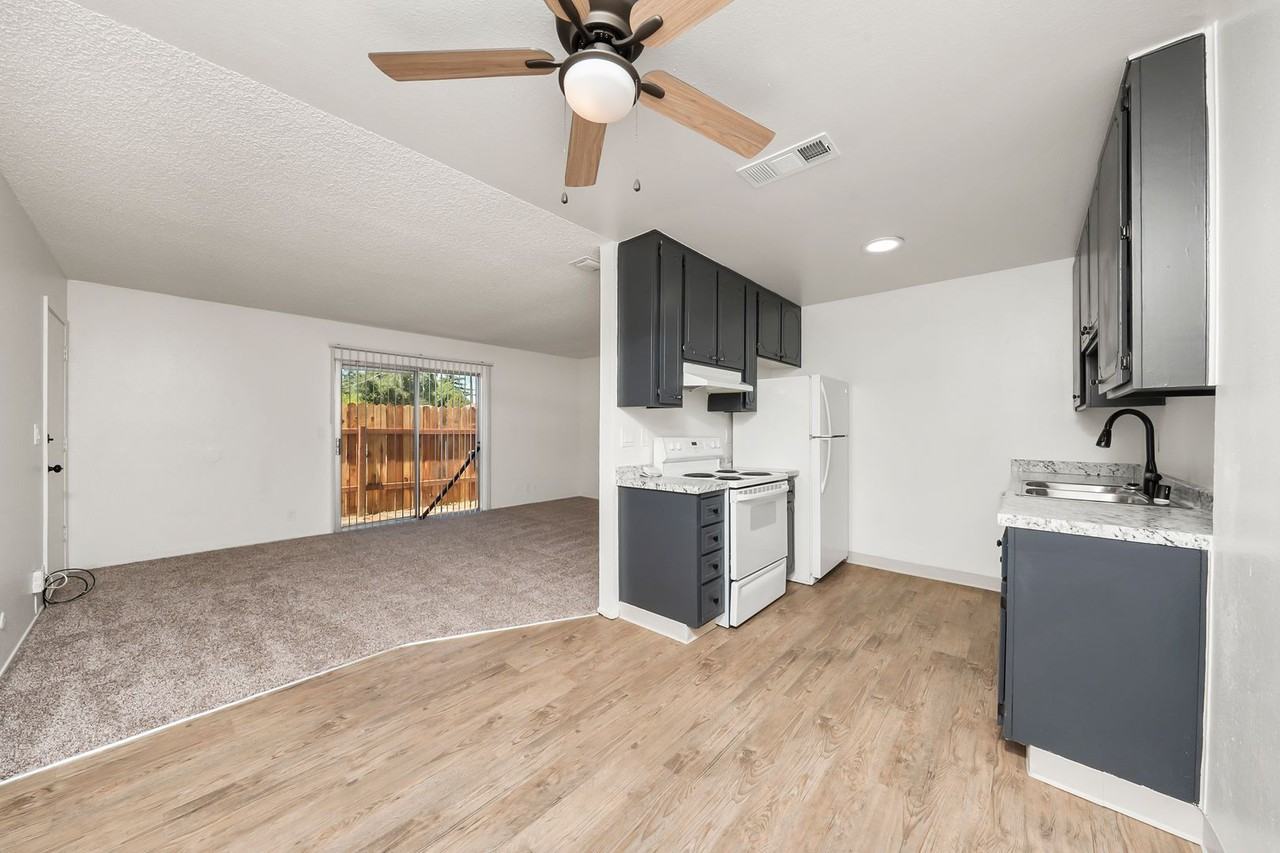3800 Lily St - Photo 3 of 10