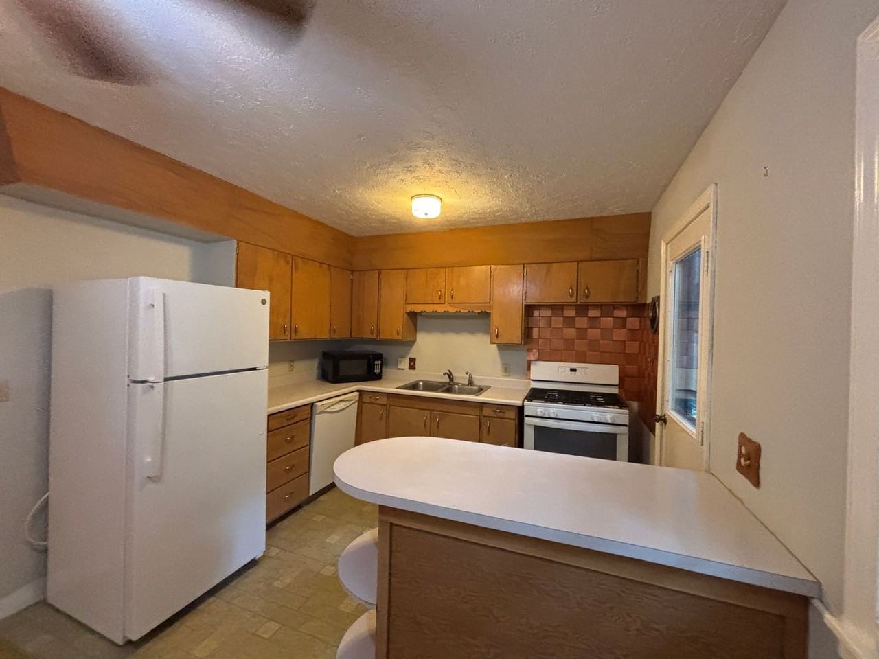 9305 E 69th St - Photo 3 of 12