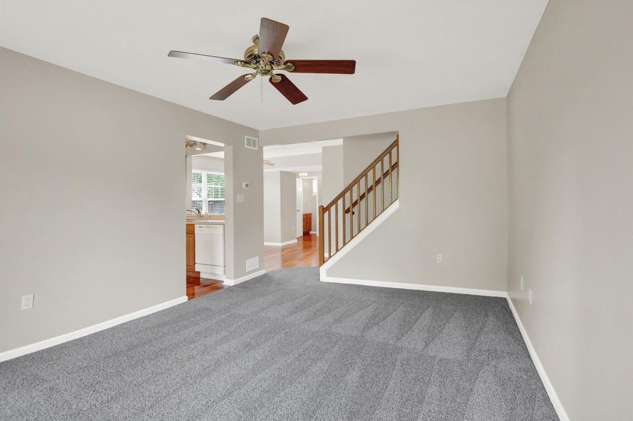 1556 Macintosh Way - Photo 2 of 21