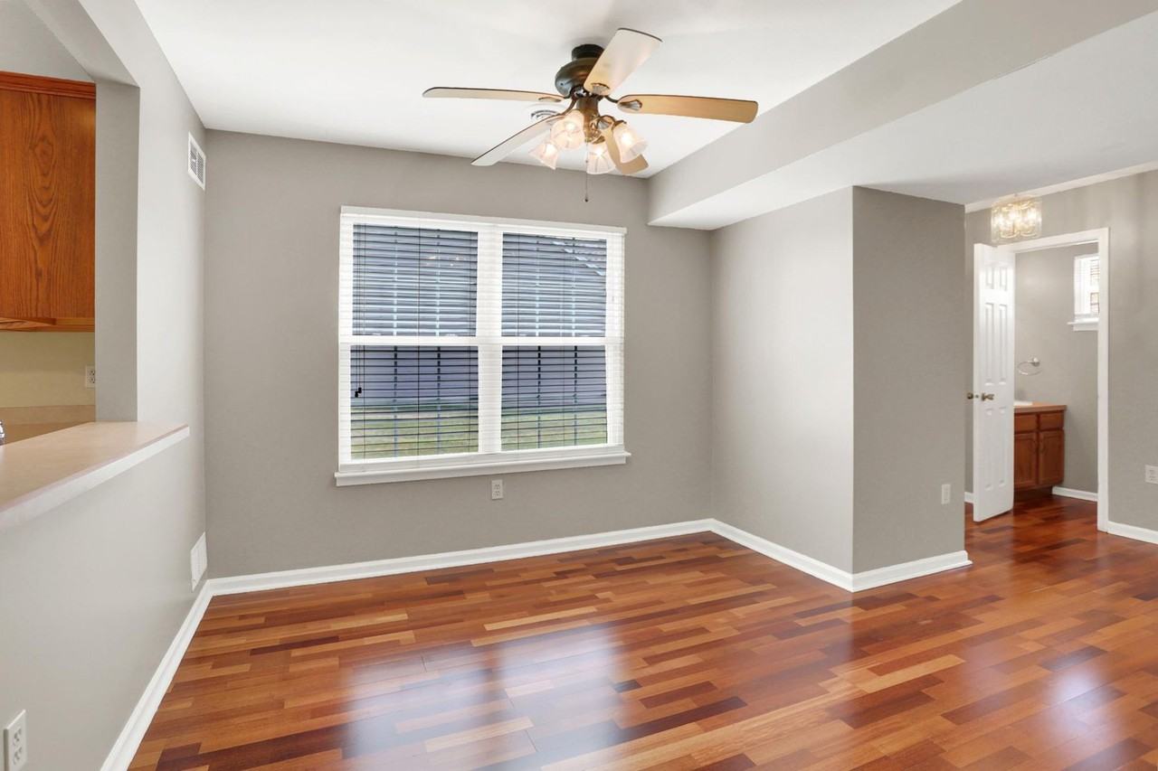 1556 Macintosh Way - Photo 6 of 21