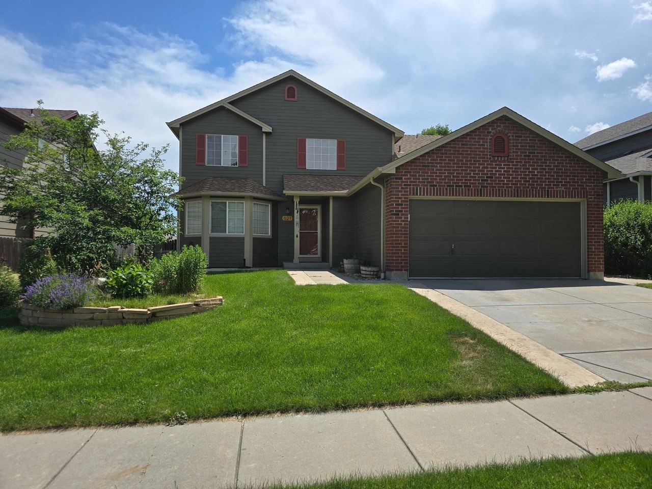 521 Kim Dr - Photo 2 of 32