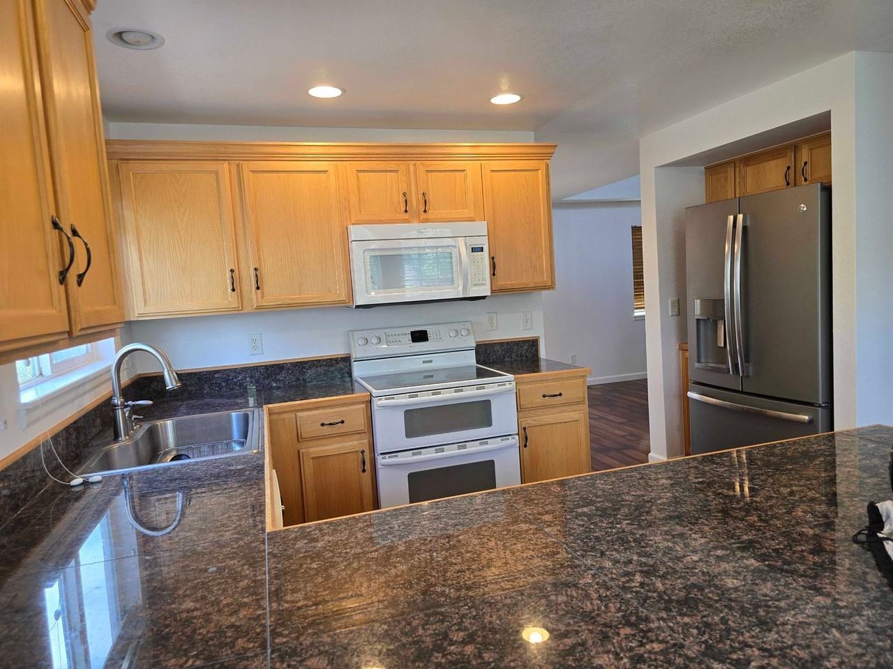 521 Kim Dr - Photo 3 of 32
