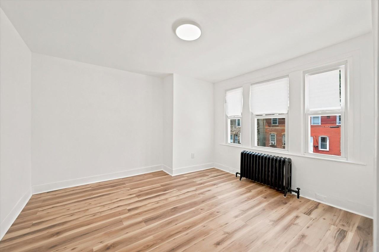 484 E Penn St - Photo 3 of 15
