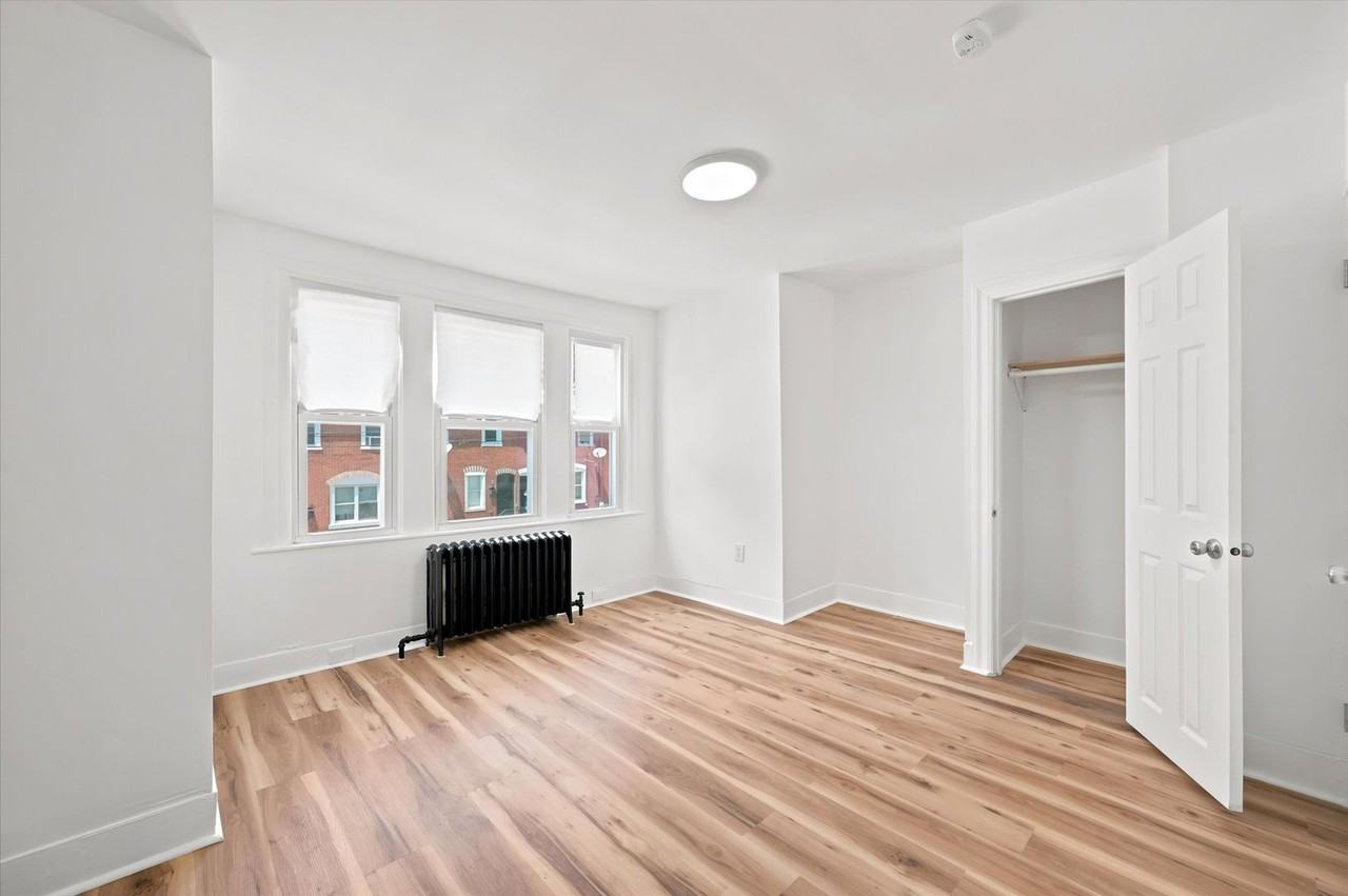 484 E Penn St - Photo 4 of 15