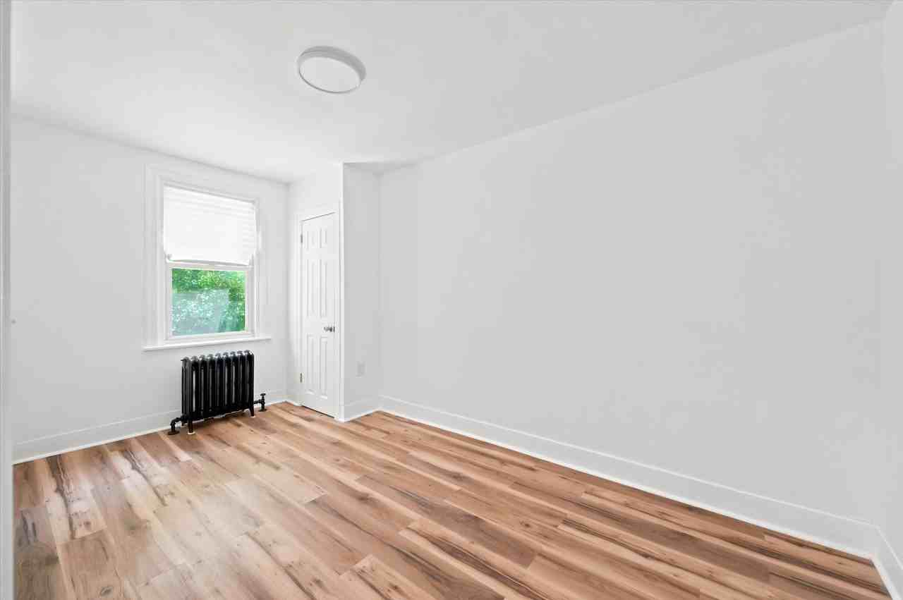 484 E Penn St - Photo 5 of 15