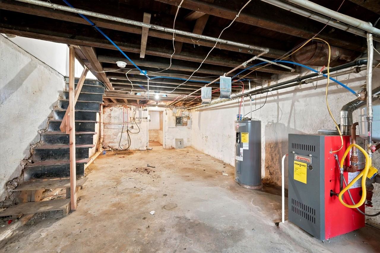 484 E Penn St - Photo 6 of 15