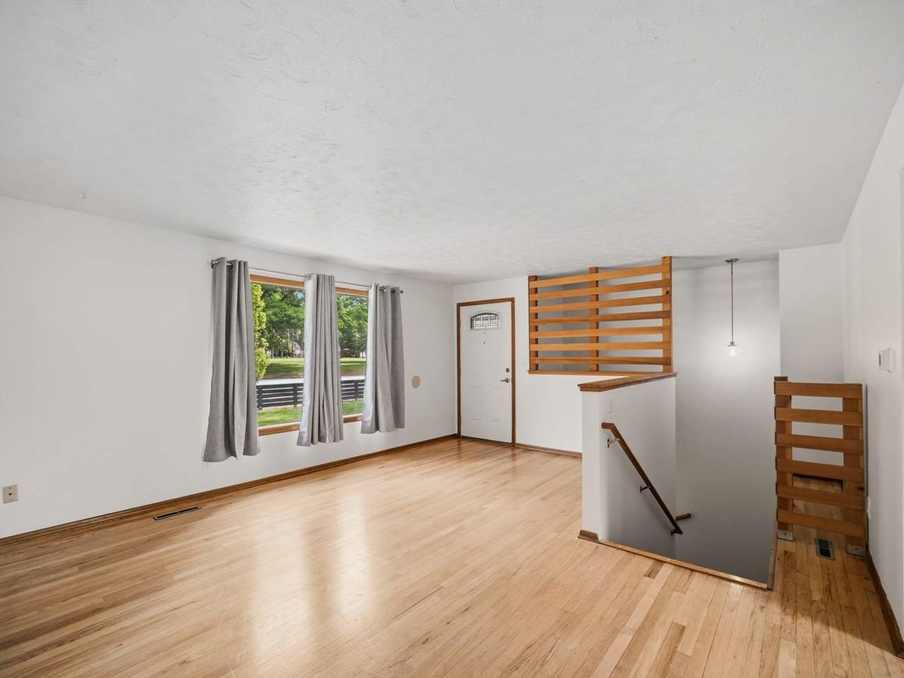 2923 W Northwest Blvd - Photo 2 of 37