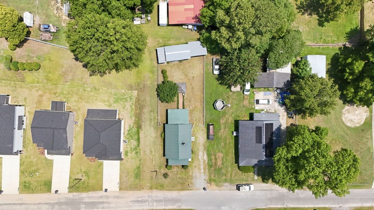 201 4th St - Photo 4 of 50