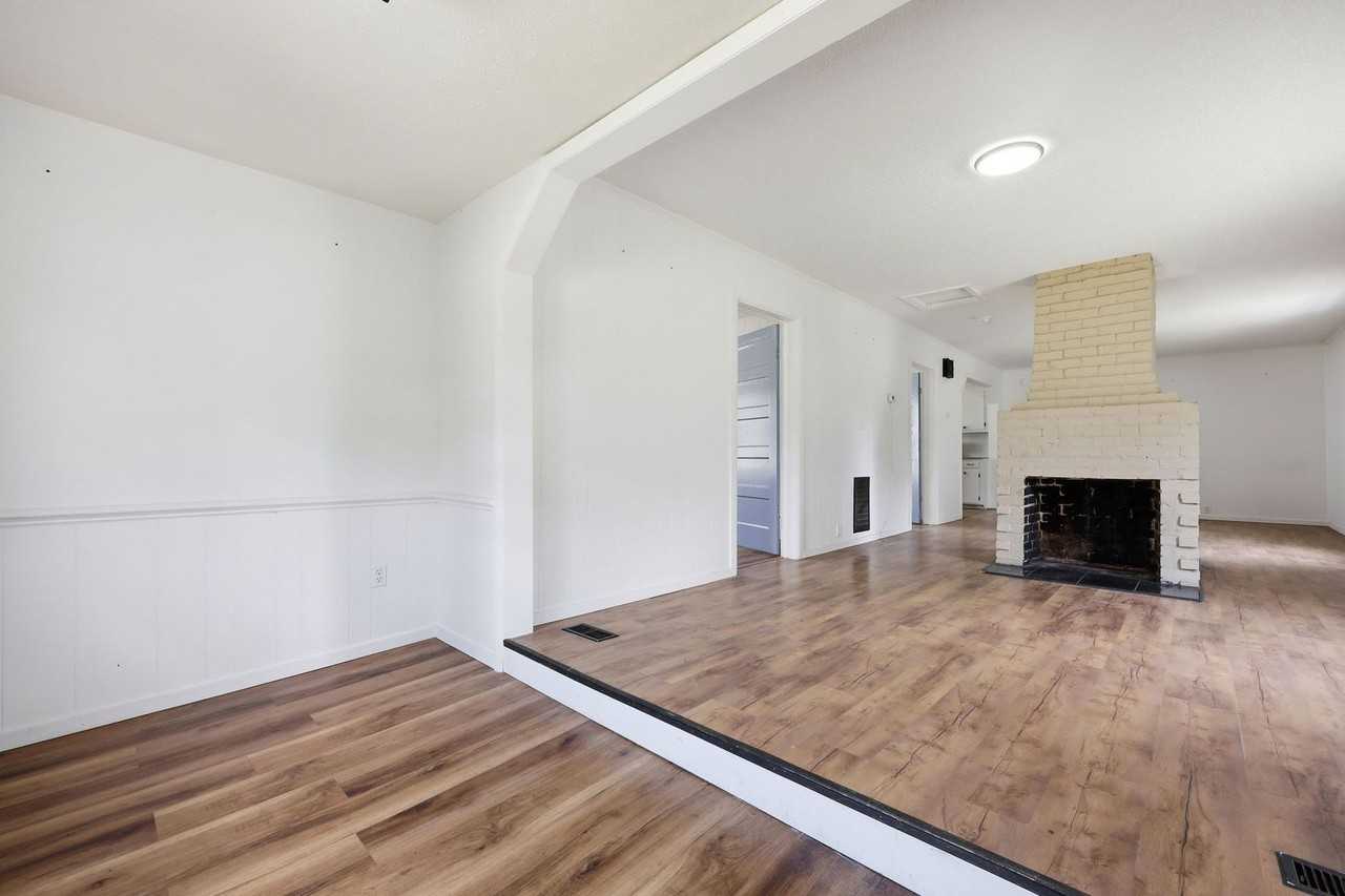 201 4th St - Photo 6 of 50