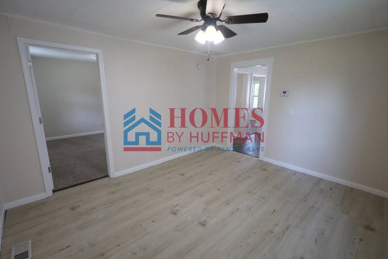 1915 S Fares Ave - Photo 3 of 14