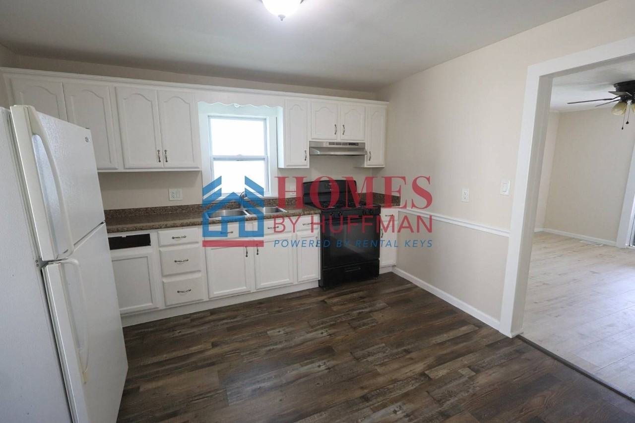 1915 S Fares Ave - Photo 4 of 14