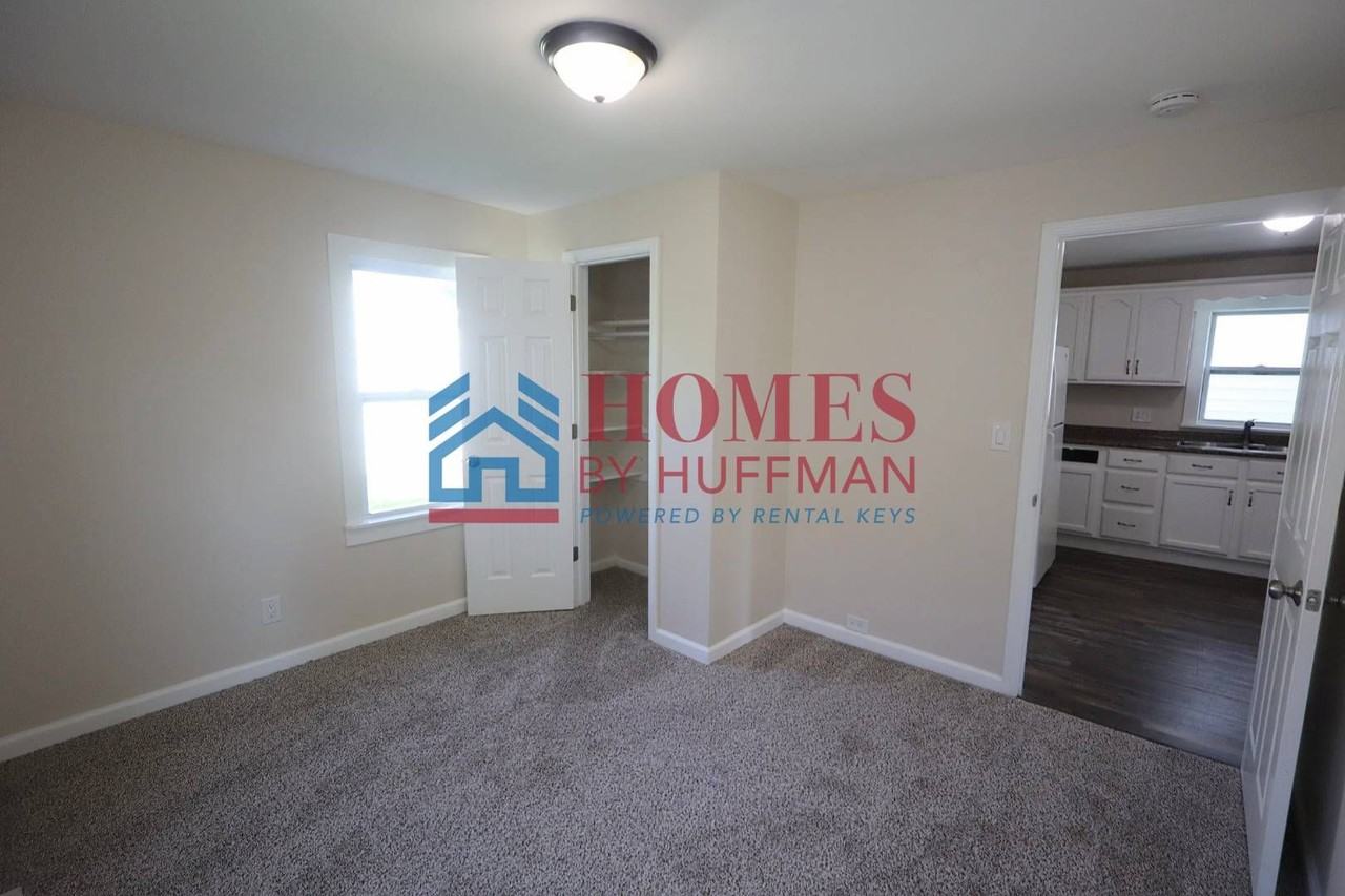 1915 S Fares Ave - Photo 6 of 14