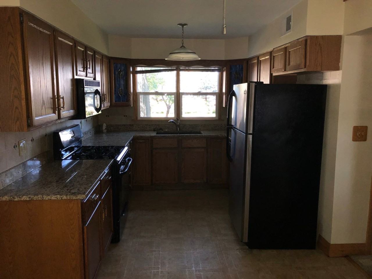 105 2nd St - Photo 2 of 10