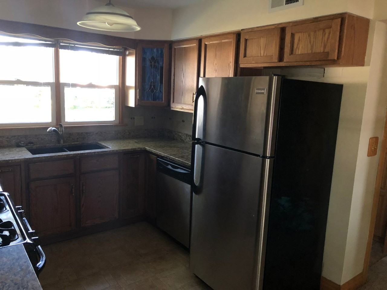 105 2nd St - Photo 4 of 10