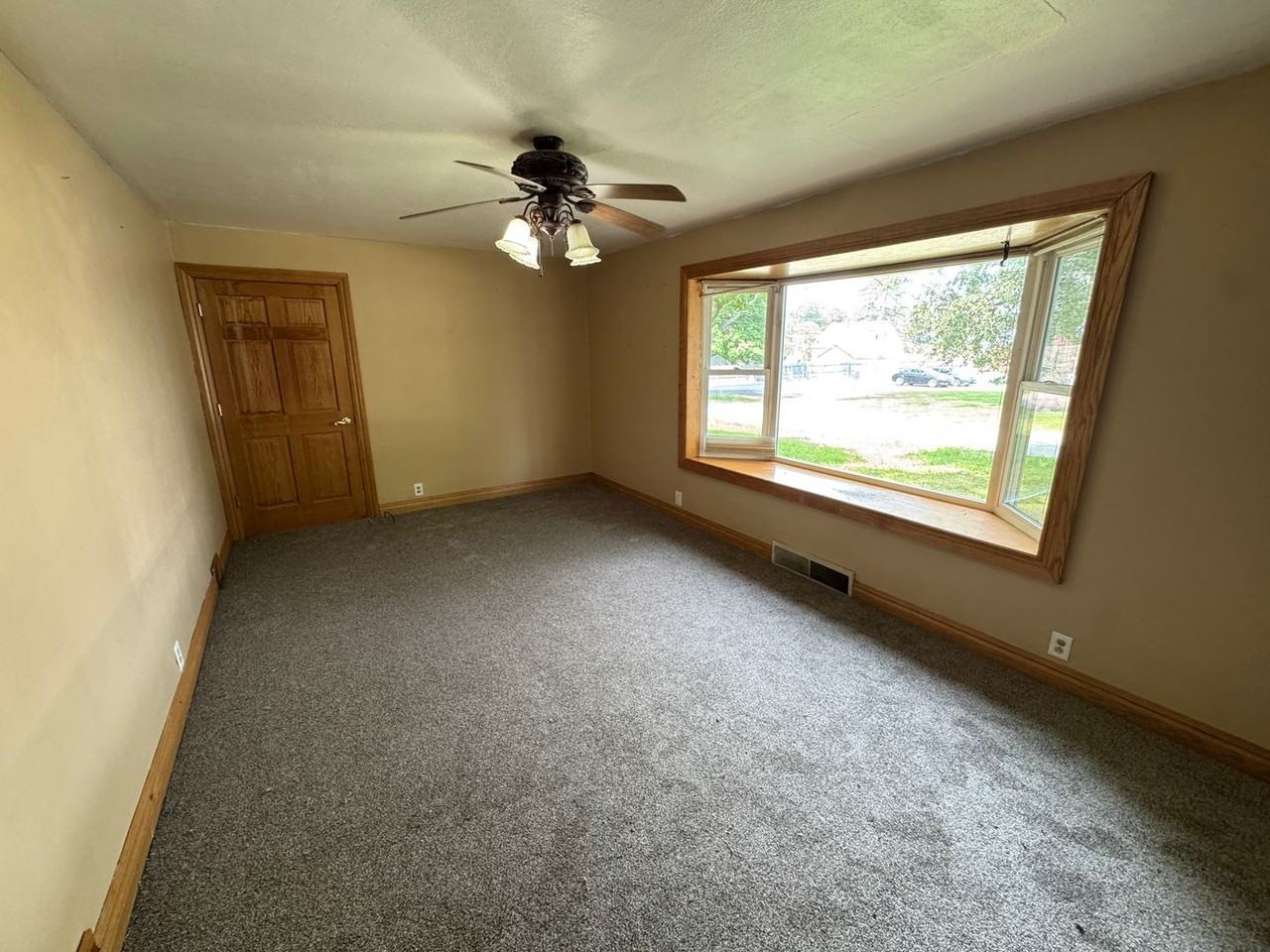 105 2nd St - Photo 7 of 10