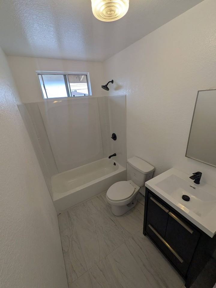 9532 1/2 Cedar St - Photo 5 of 14