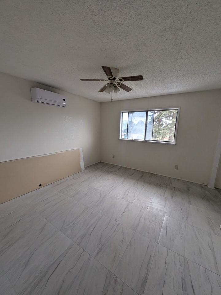 9532 1/2 Cedar St - Photo 7 of 14