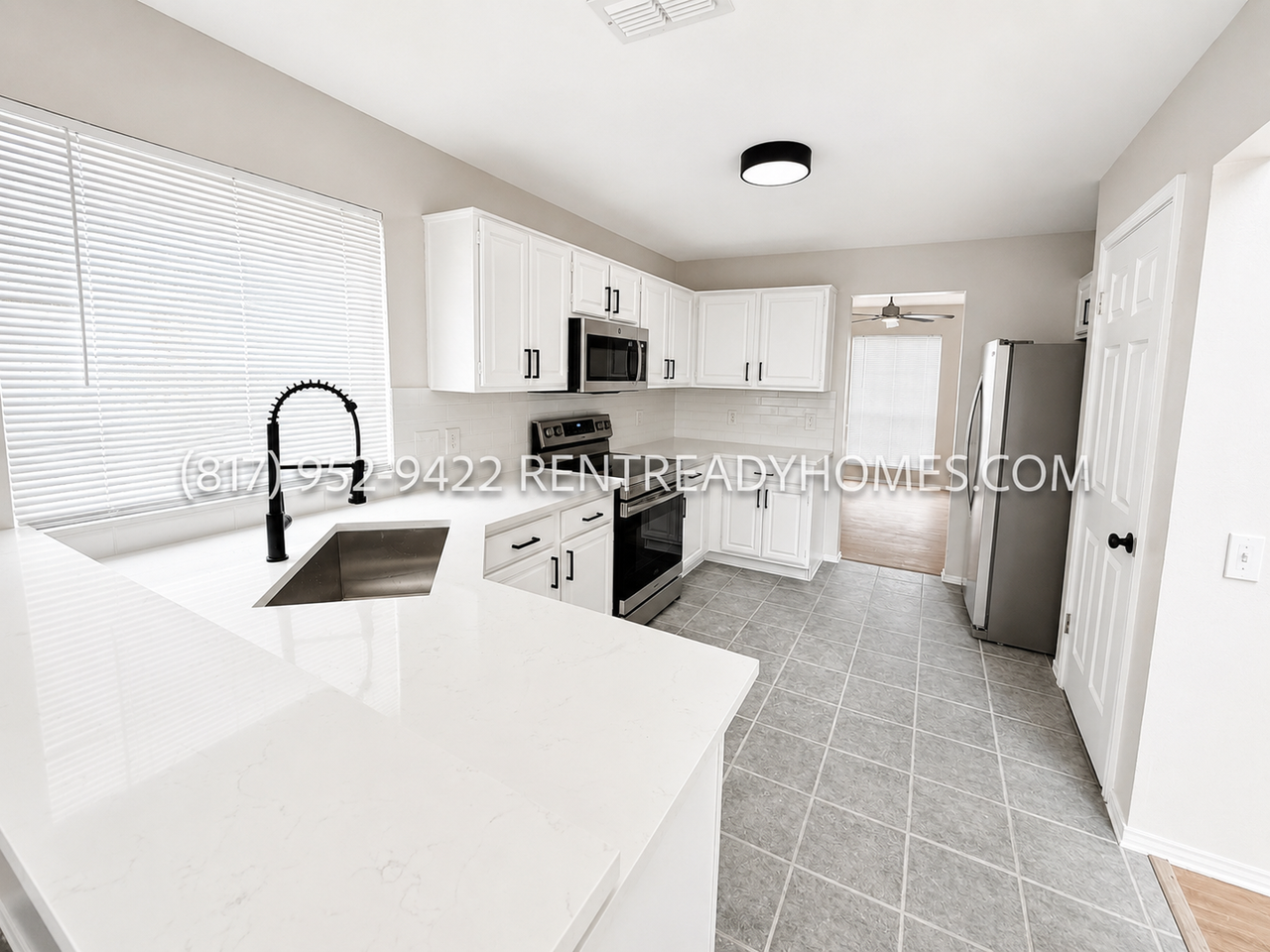 3405 Plantation Ln - Photo 4 of 19