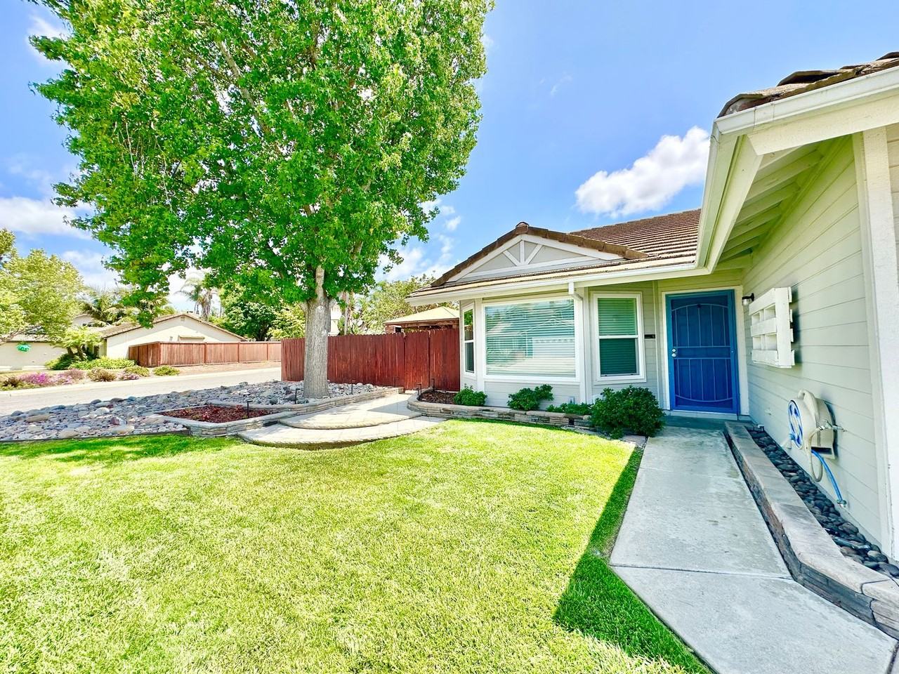 1415 Henshaw Rd - Photo 2 of 50