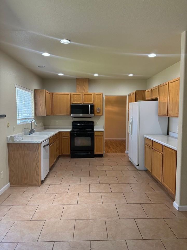 1080 Crosswater Dr - Photo 6 of 20
