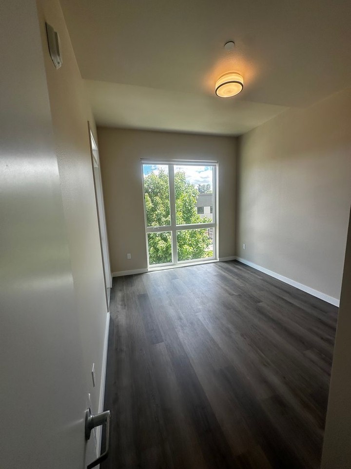 URBAN LIVING AT FANNO CREEK - Photo 3 of 16
