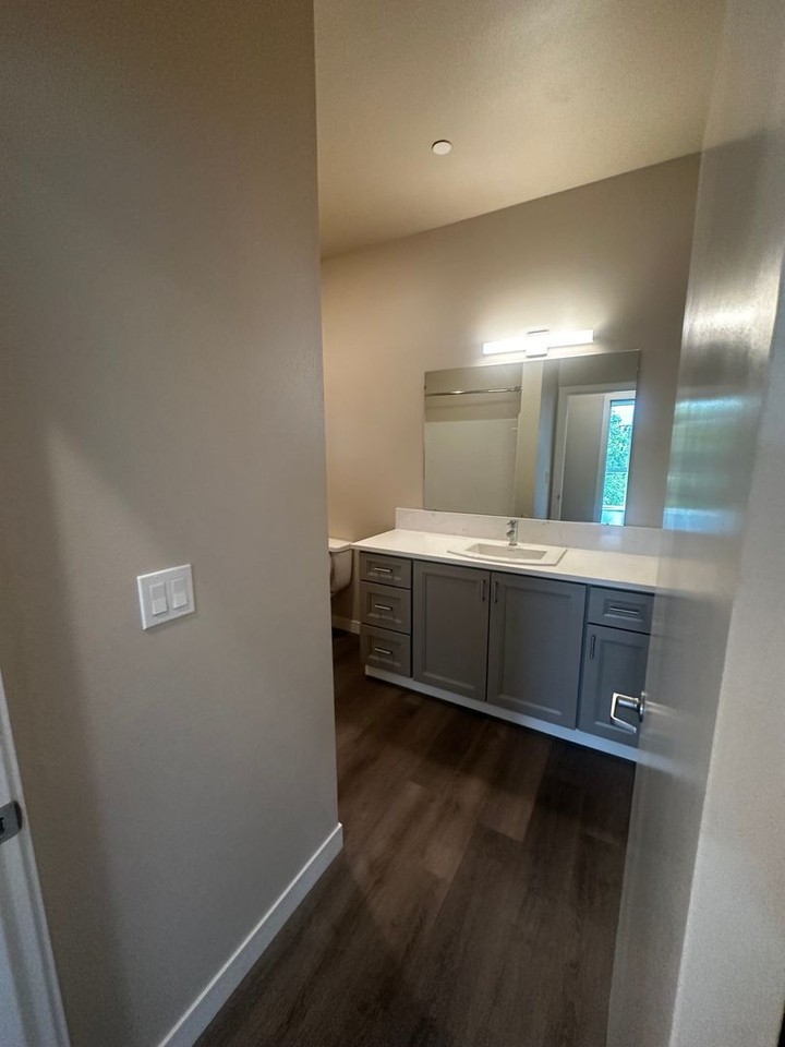 URBAN LIVING AT FANNO CREEK - Photo 5 of 16