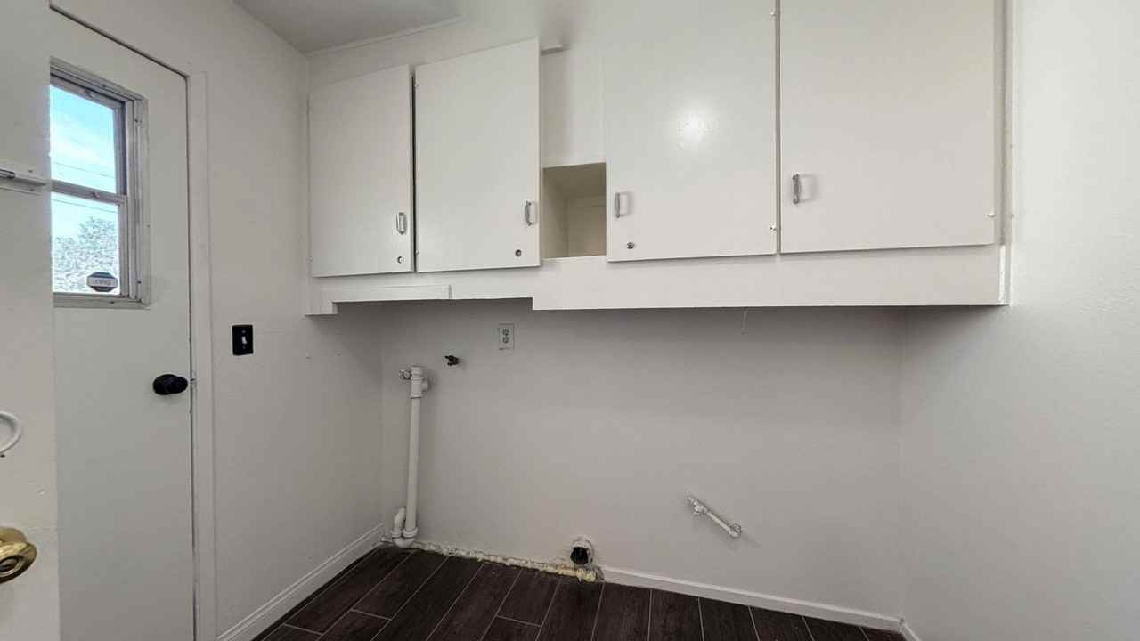 11231 Reddiford Ct - Photo 7 of 26