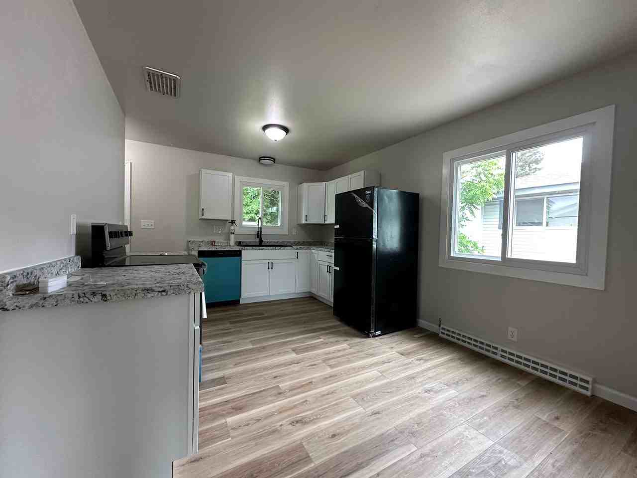 6656 W Brentwood Ave - Photo 5 of 12