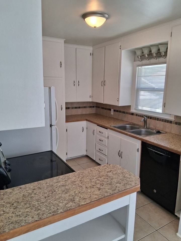 535 Crescent Dr - Photo 3 of 14