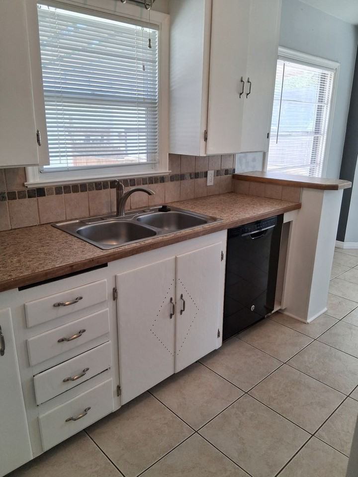 535 Crescent Dr - Photo 4 of 14