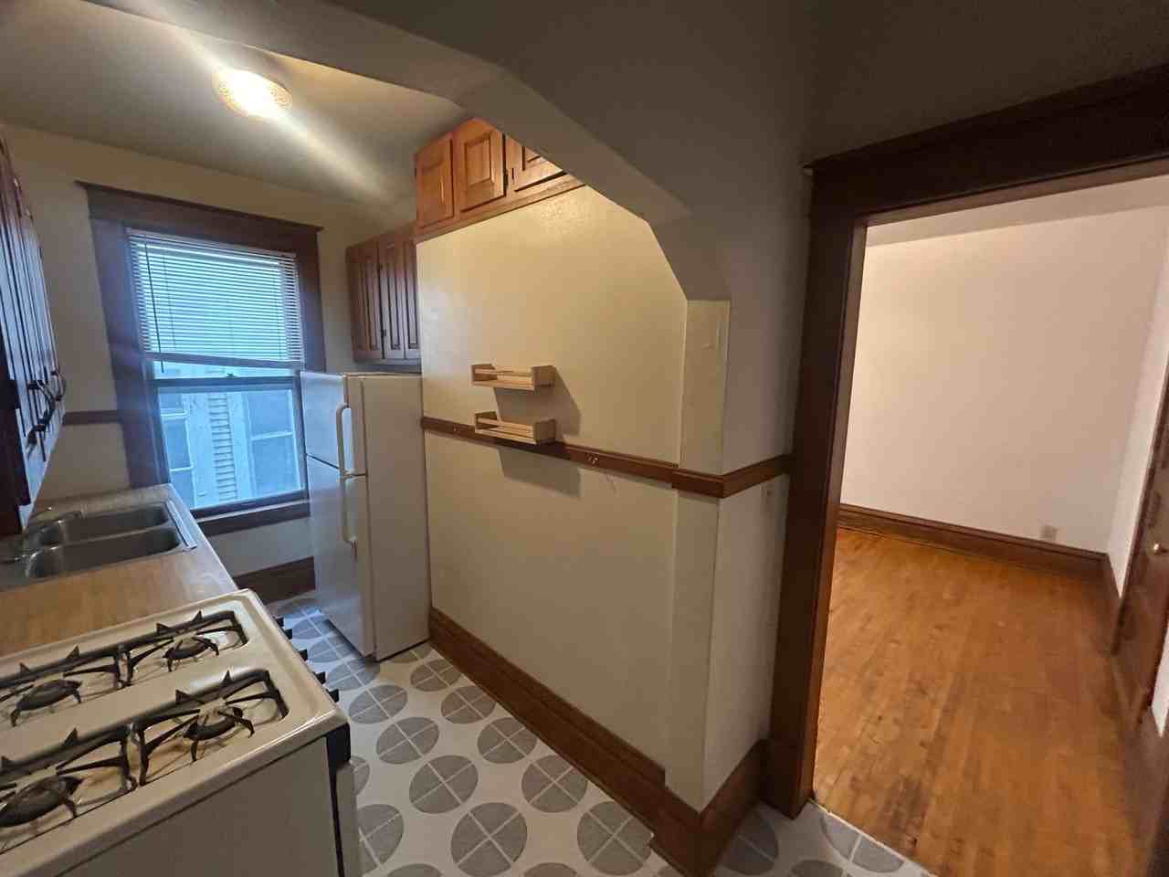 702 Holly Ave - Photo 6 of 10