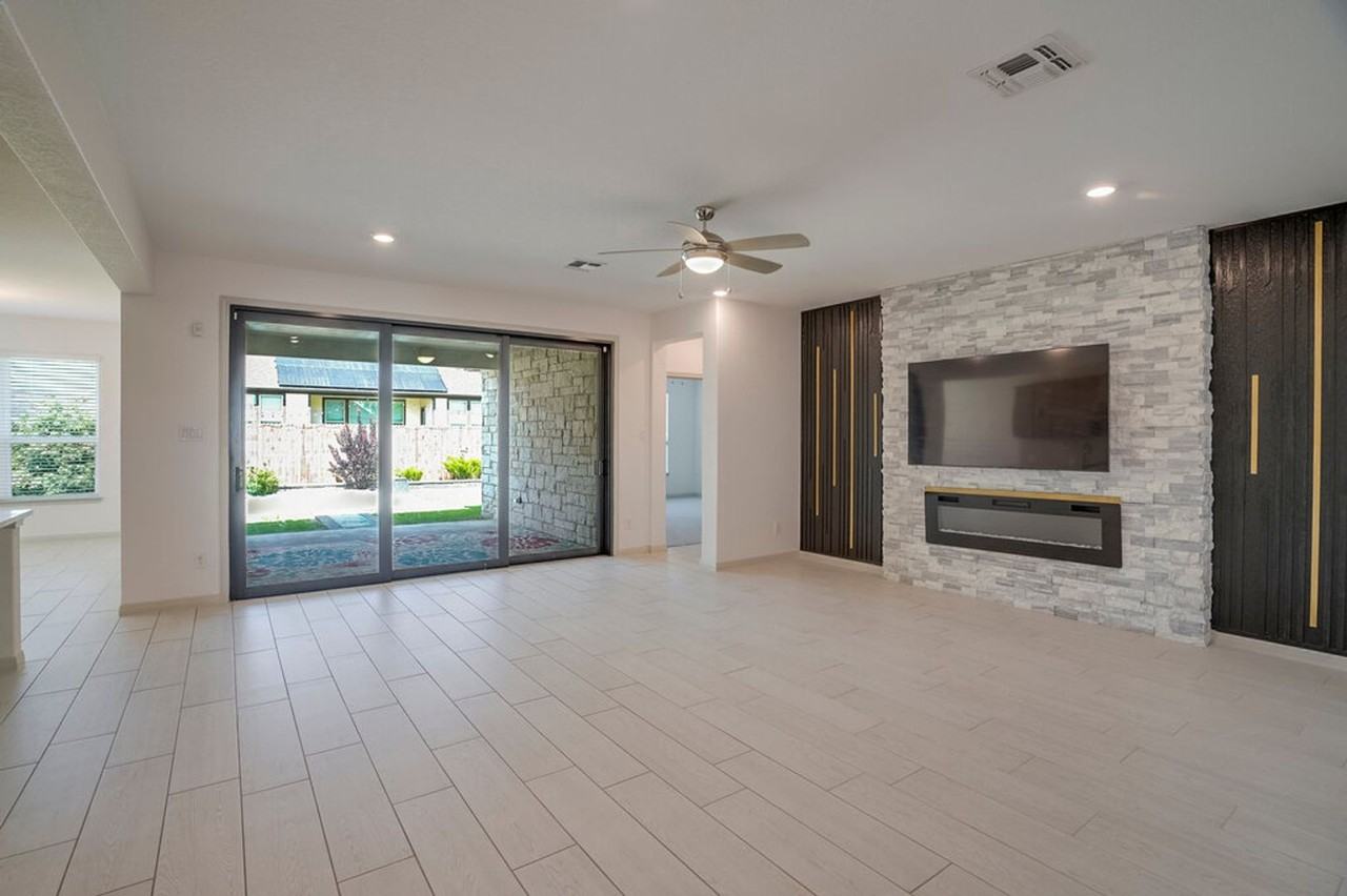 5616 Monrovia Ln - Photo 3 of 20