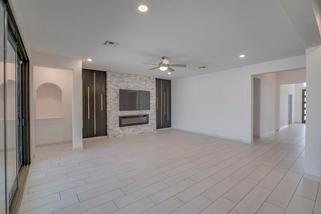 5616 Monrovia Ln - Photo 4 of 20