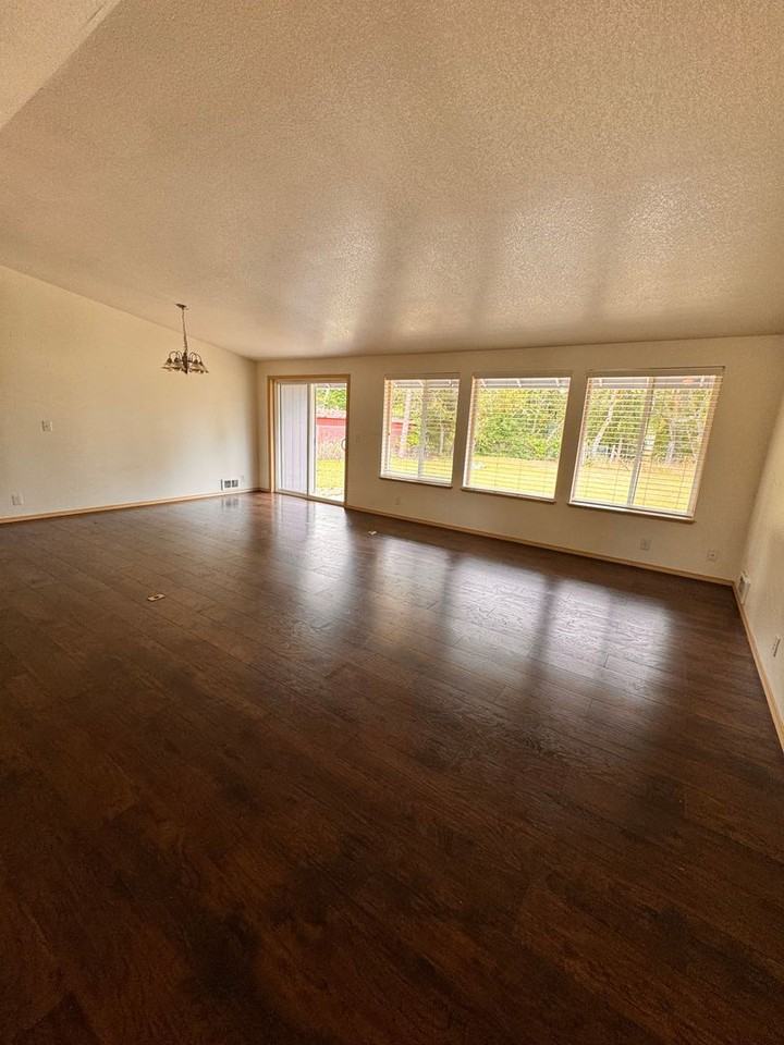 811 Ne Newton Creek Dr - Photo 3 of 16