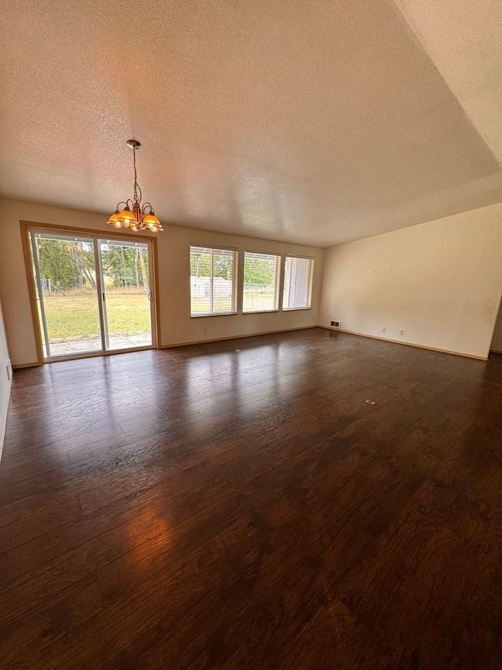 811 Ne Newton Creek Dr - Photo 4 of 16
