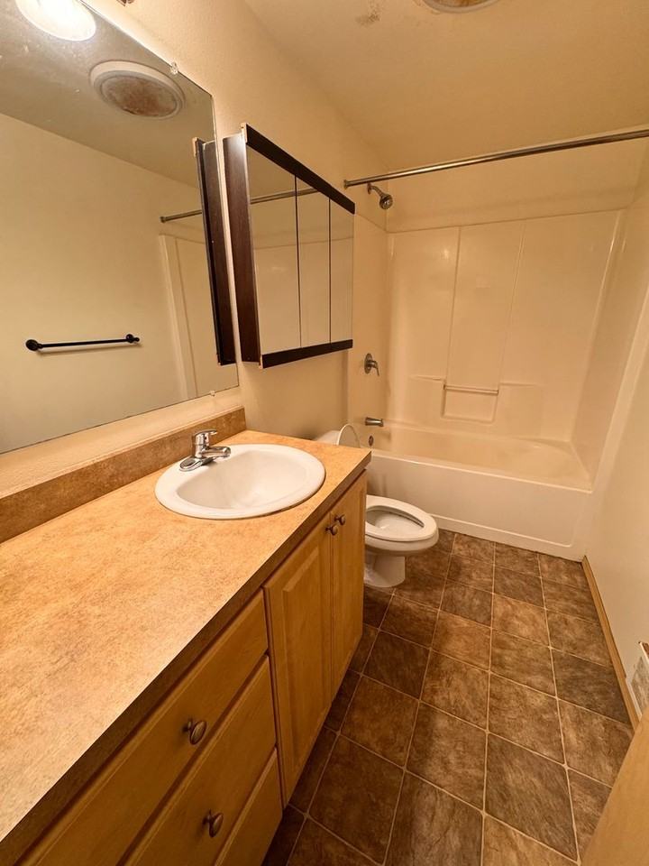811 Ne Newton Creek Dr - Photo 6 of 16