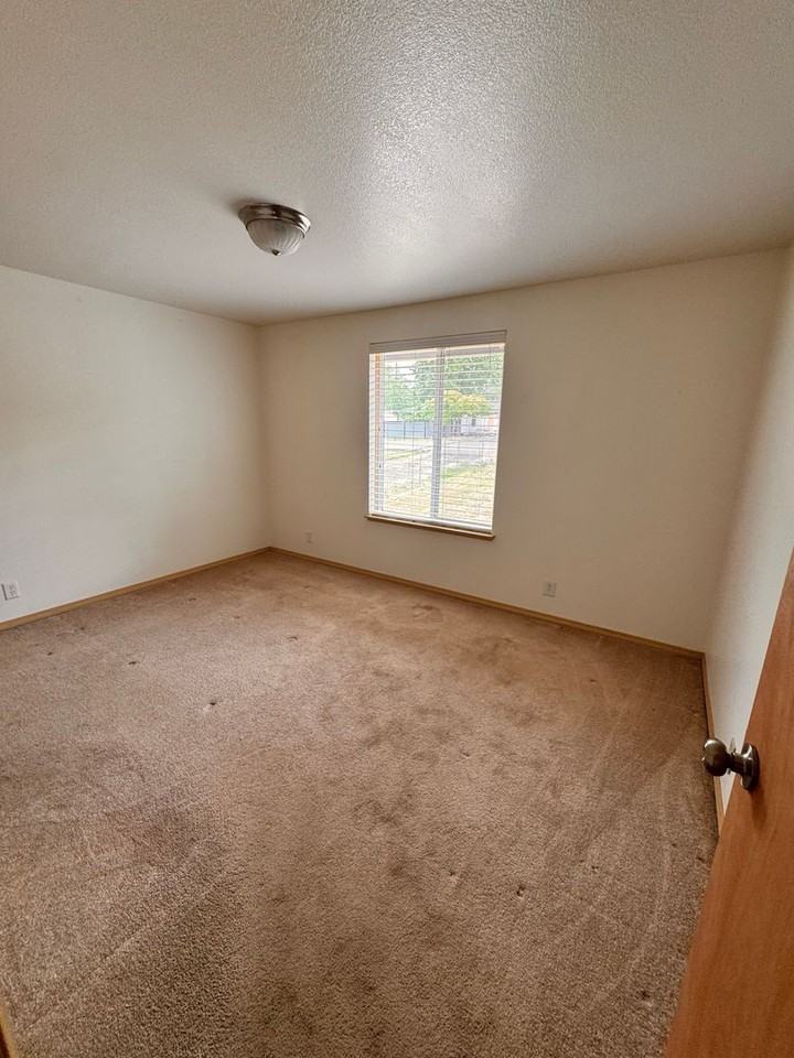 811 Ne Newton Creek Dr - Photo 7 of 16