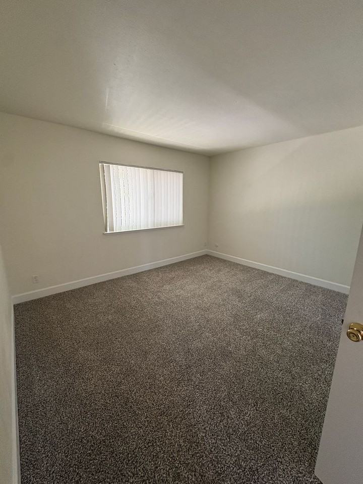 6047 Woodminster Cir #27 - Photo 5 of 9