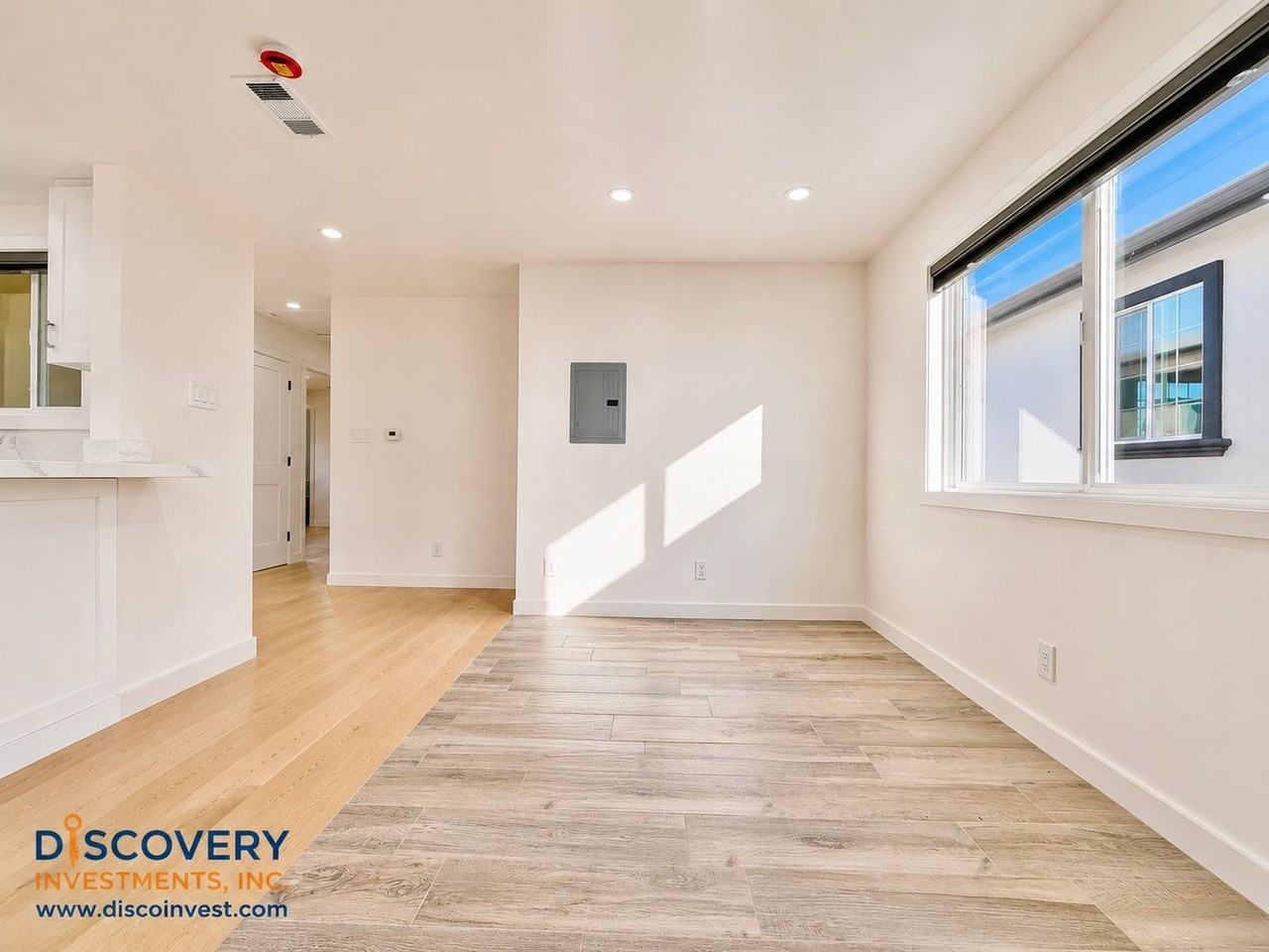 3939 Midvale Ave - Photo 4 of 31