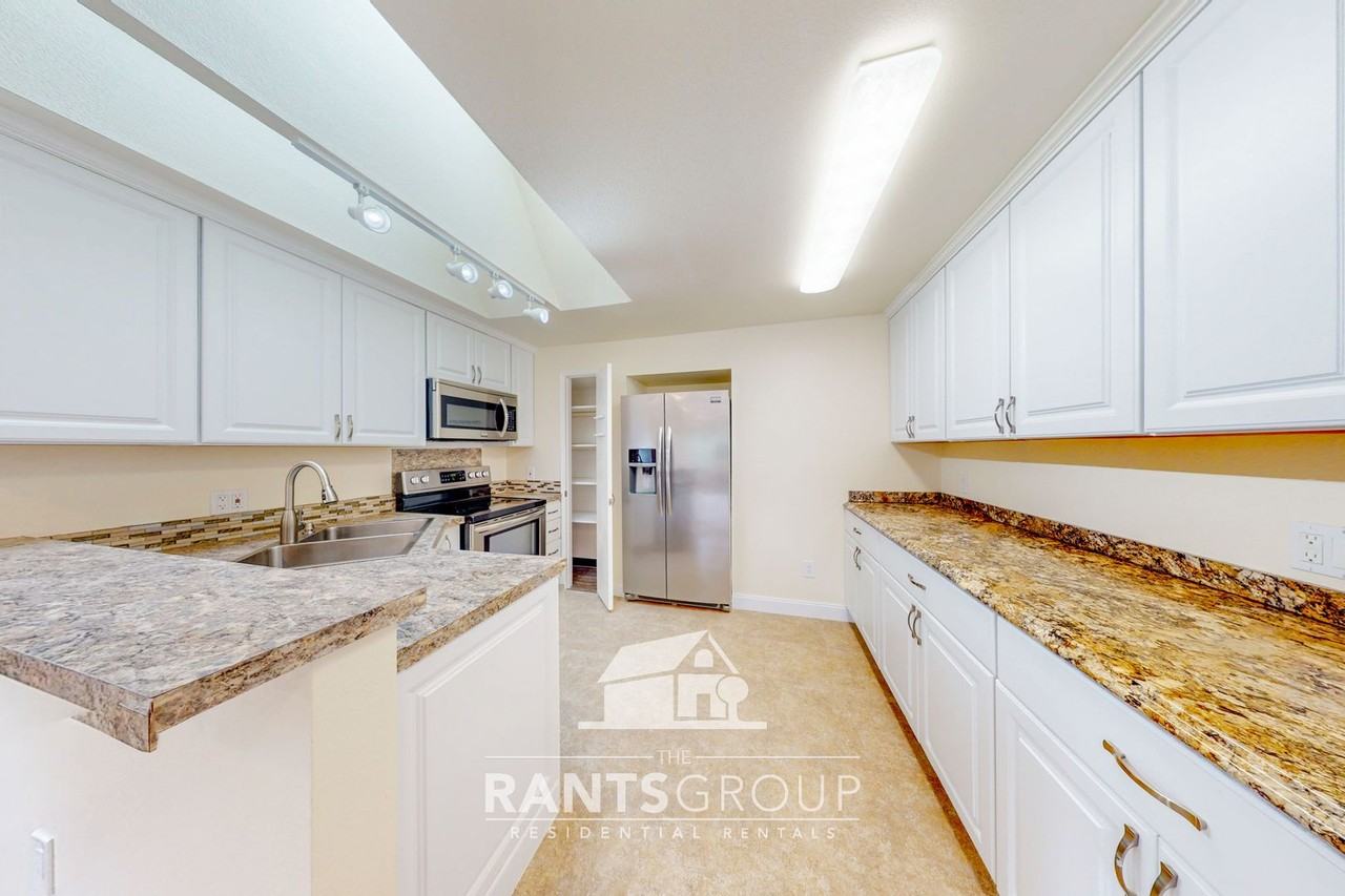 220 Israel Rd Sw - Photo 5 of 18