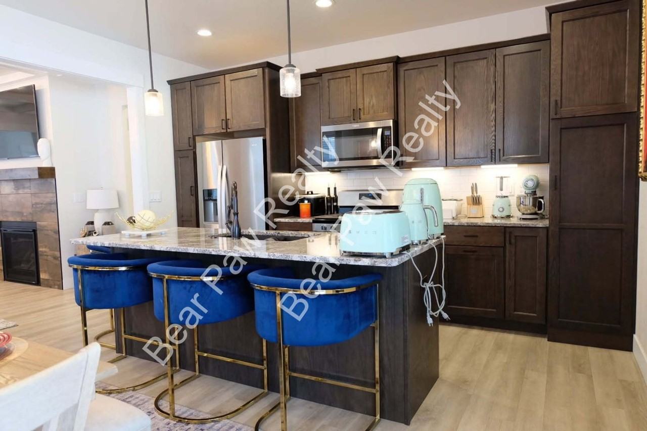 3523 Red Feather Trl - Photo 2 of 19