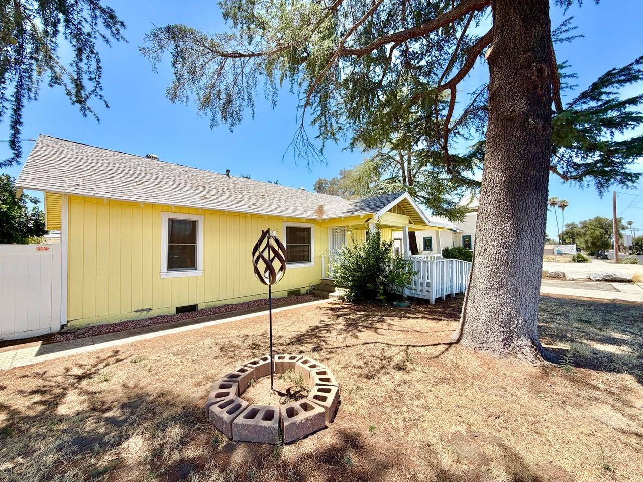 41861 Acacia Ave - Photo 2 of 28