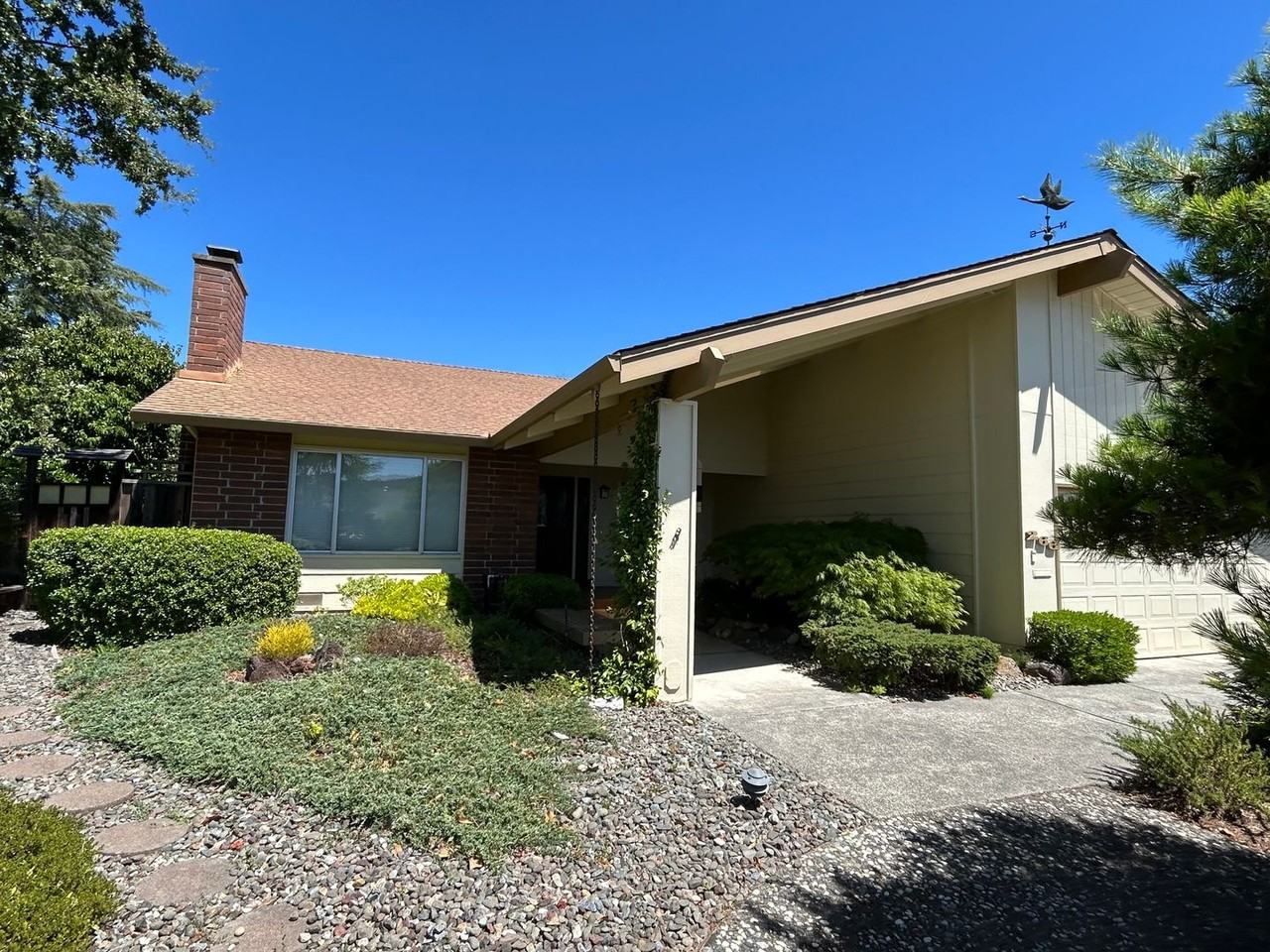 266 Valley Oaks Dr - Photo 2 of 22